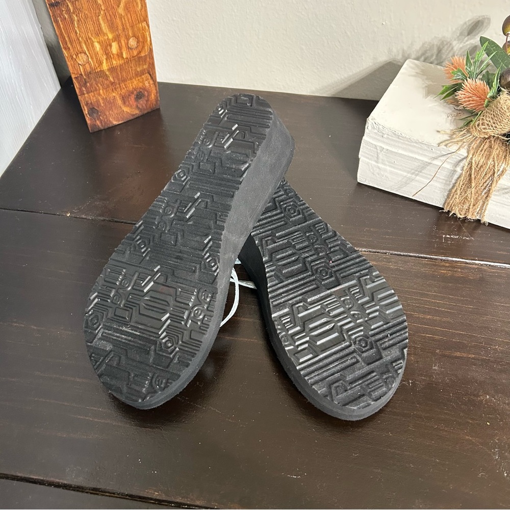 Teva Sandals - NWOT - Size 10 - Picture 6 of 6